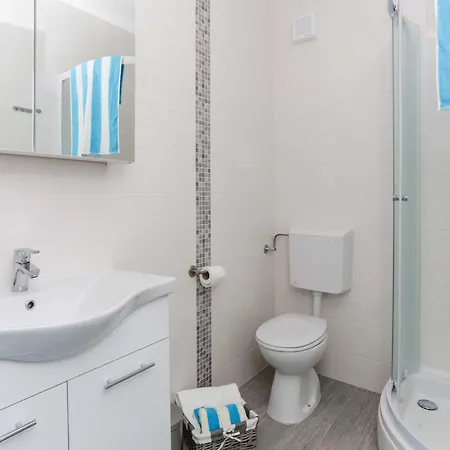 Karmen - Two-bedroom With Balcony And Sea View Lu I