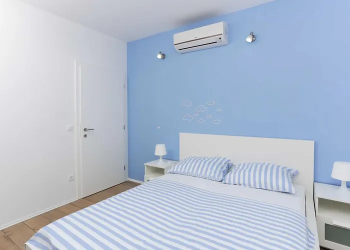 Karmen - Two-bedroom With Balcony And Sea View Lu I