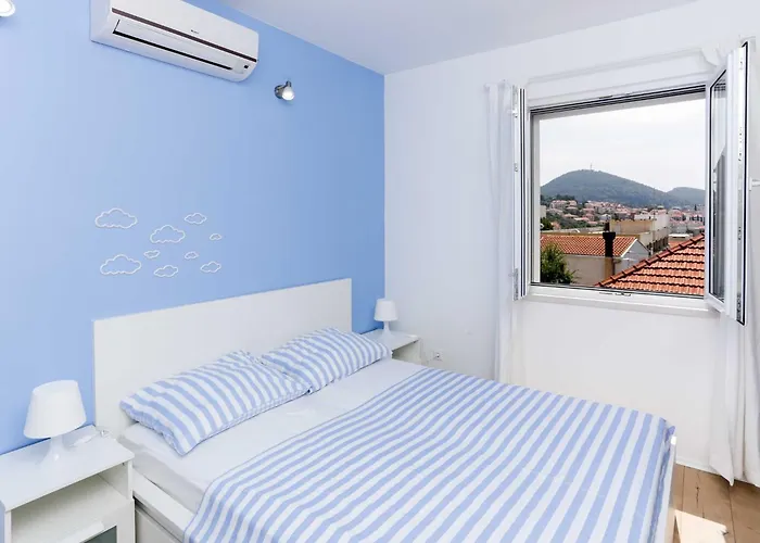 Karmen - Two-bedroom With Balcony And Sea View Lu I *
